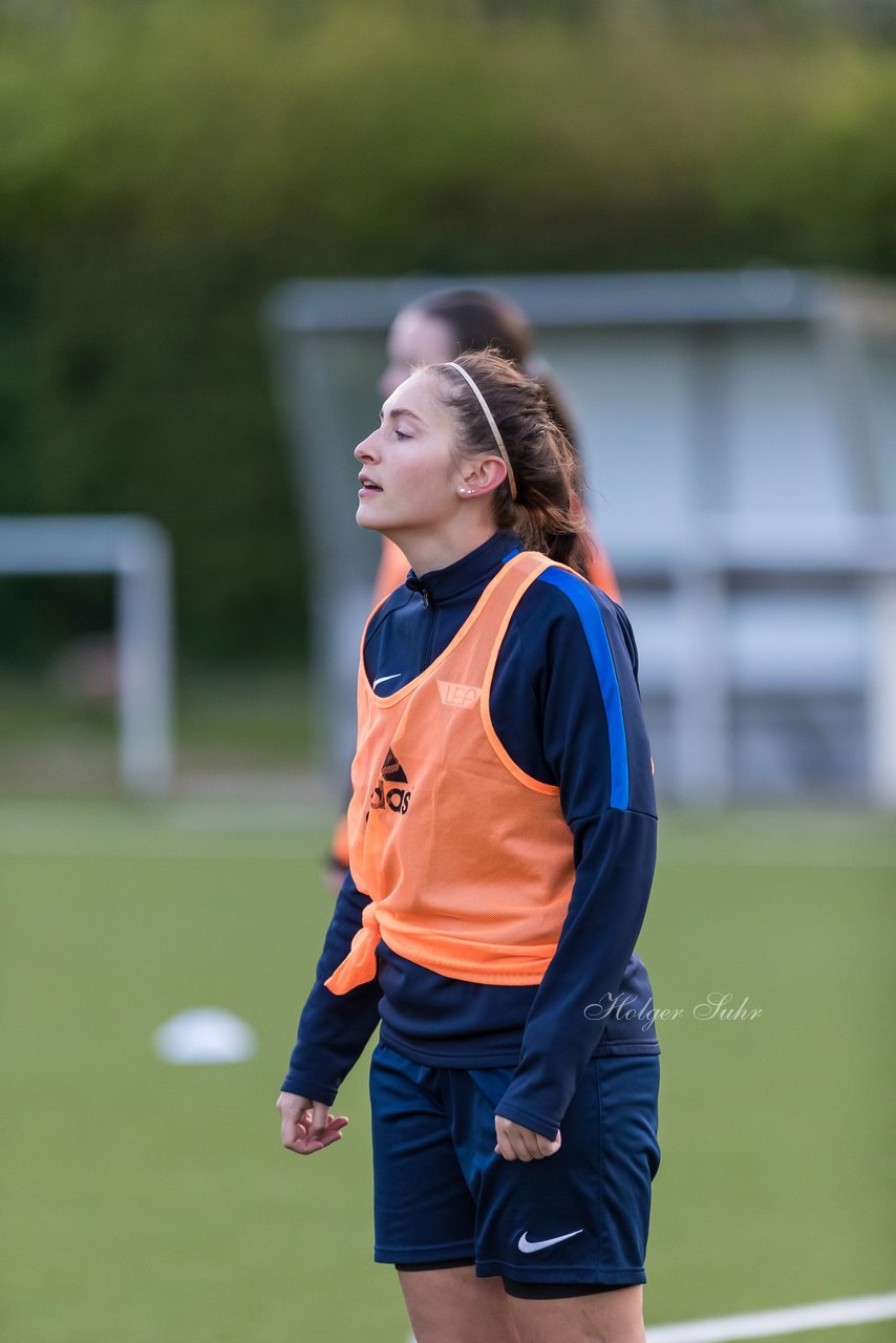 Bild 329 - Co-Trainerin der Frauen Nationalmannschaft Britta Carlson in Wahlstedt